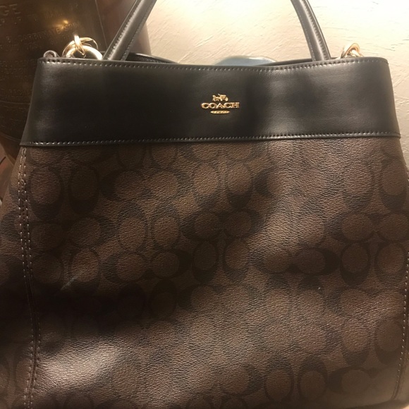 Coach Lexy Shoulder Bag in Signature Canvas - Picture 4 of 5